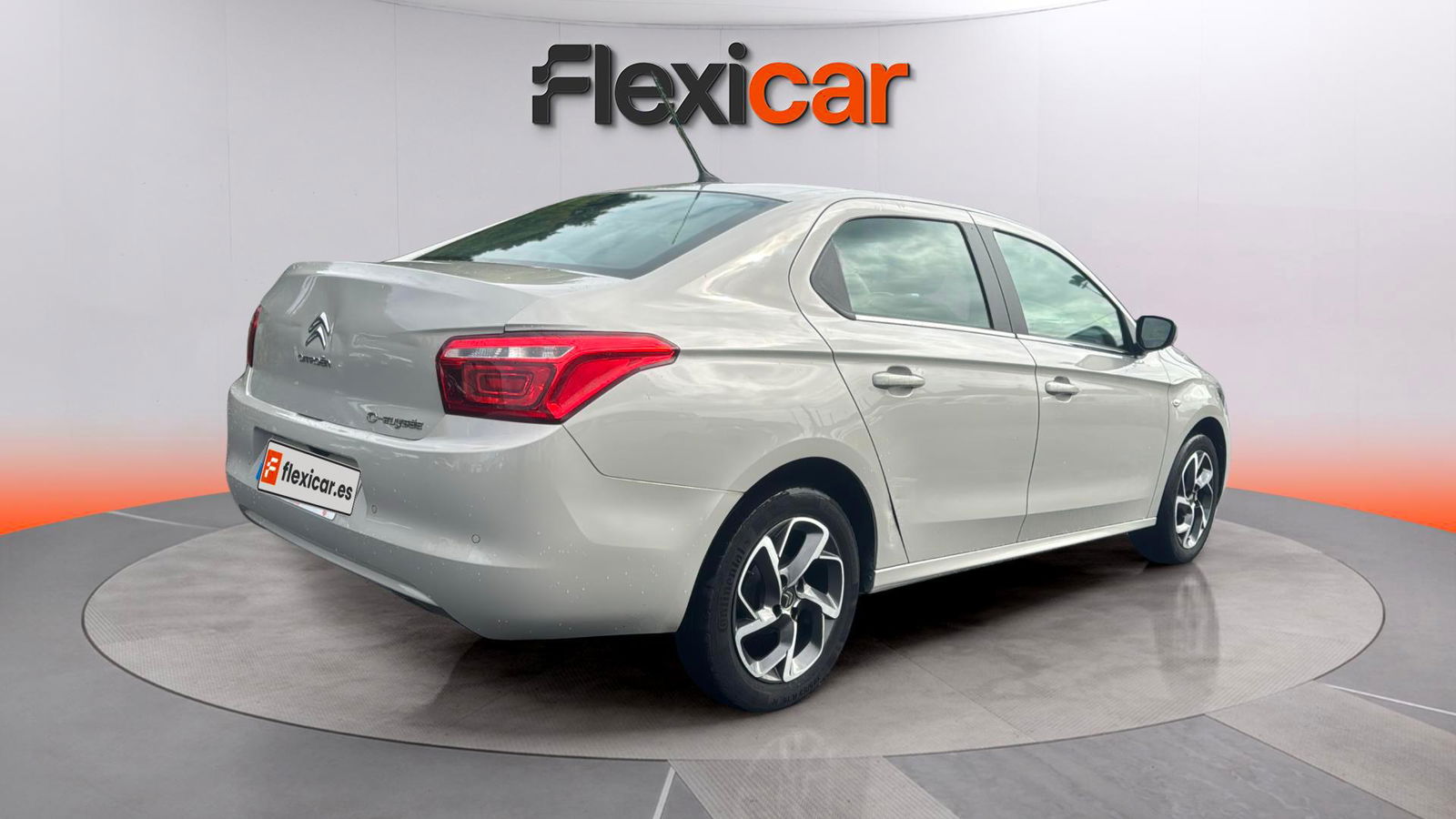 https://cdn-flexicar.caraffinity.it/public_appraisal_images_pro/images/stock/154890/HhHykKiTAM__WhatsApp Image 2025-05-13 at 10.58.16 (1).jpeg
